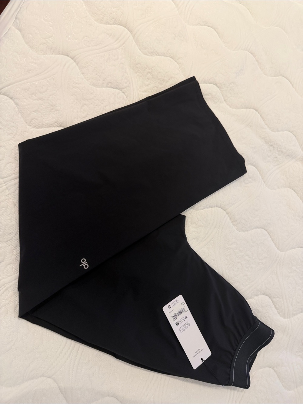 ALO Yoga Wide Leg High-Rise (Long) Pants in Black - Picture 7 of 7